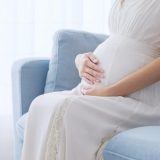 妊娠中にシミ・そばかすができる理由とは？効果的な対策と予防法をご紹介