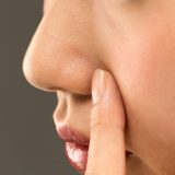 「鼻のシミ」の原因や種類とは？できてしまったシミの消し方を解説！