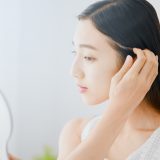 シナールで白髪は増える？効果や副作用から市販薬・処方薬までご紹介